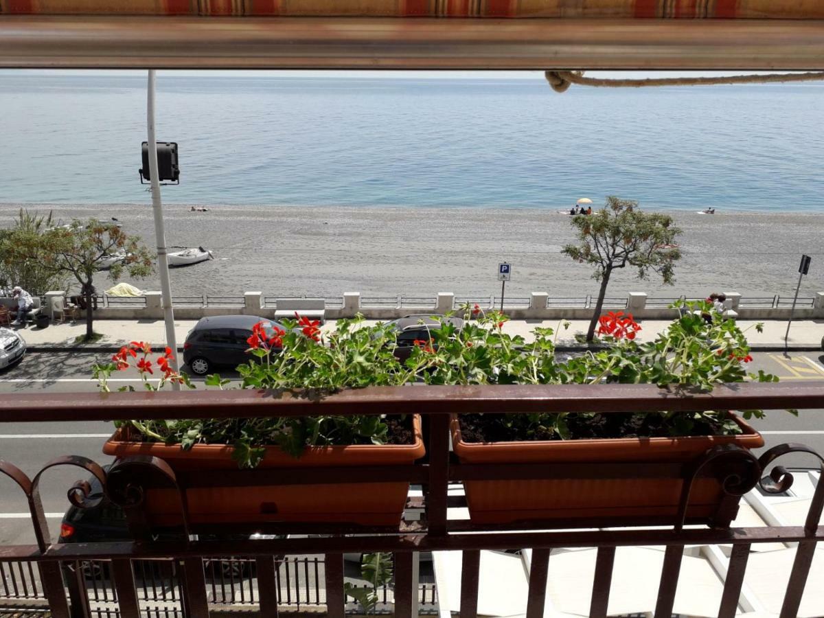 Centrocitta Beach Roccalumera Kültér fotó